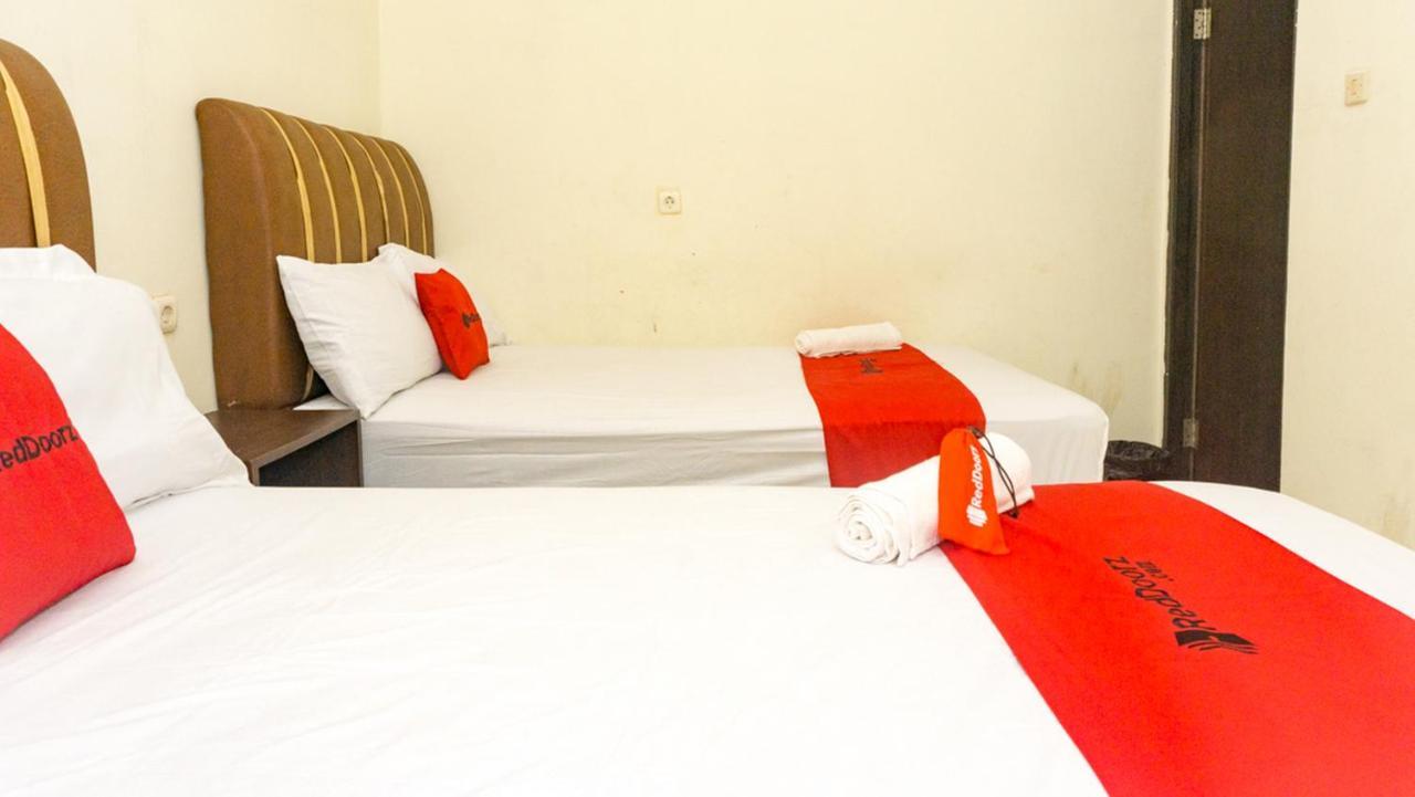 Reddoorz Near Sentani Airport Jayapura Hotell Exteriör bild