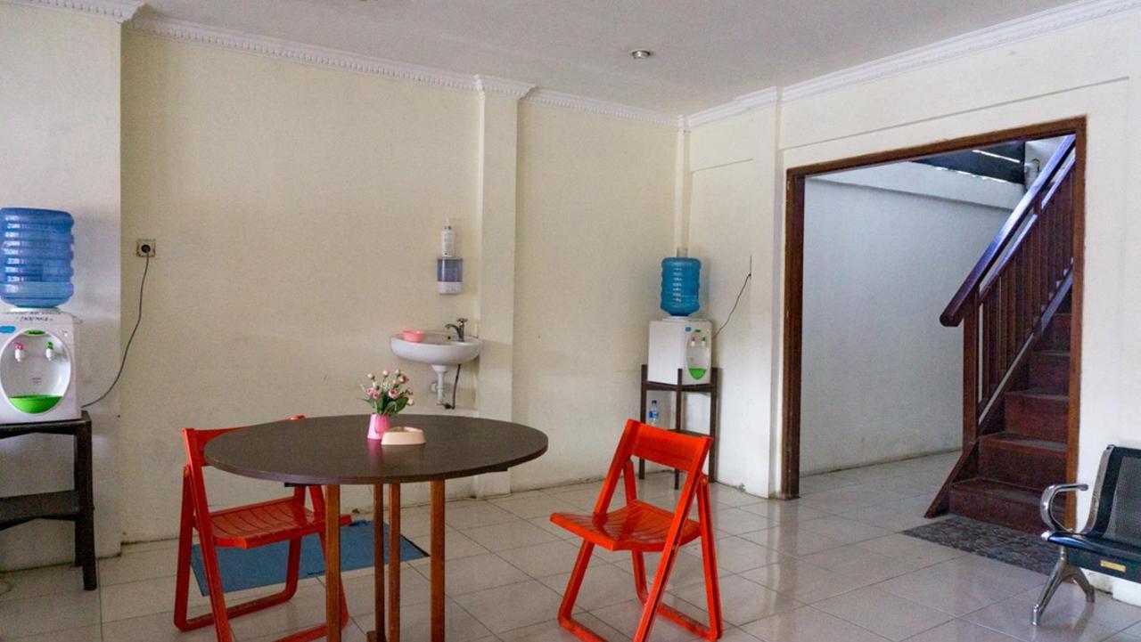 Reddoorz Near Sentani Airport Jayapura Hotell Exteriör bild