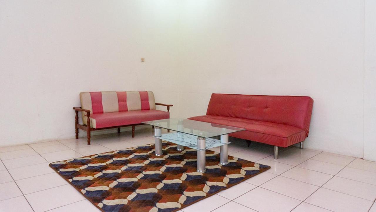 Reddoorz Near Sentani Airport Jayapura Hotell Exteriör bild