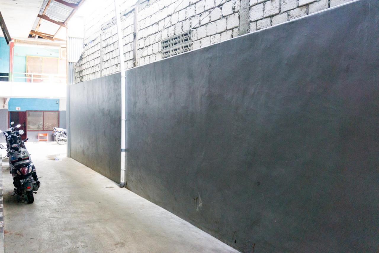 Reddoorz Near Sentani Airport Jayapura Hotell Exteriör bild