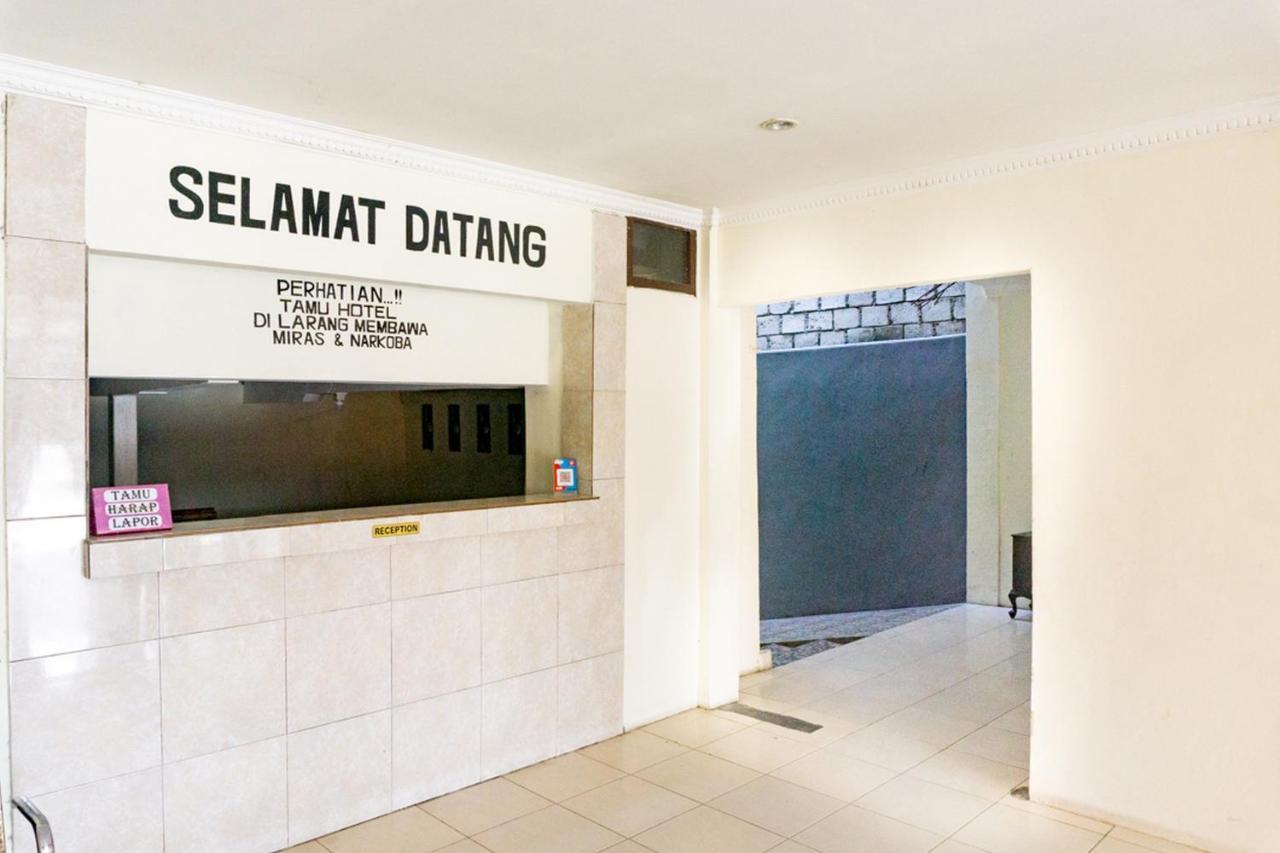 Reddoorz Near Sentani Airport Jayapura Hotell Exteriör bild