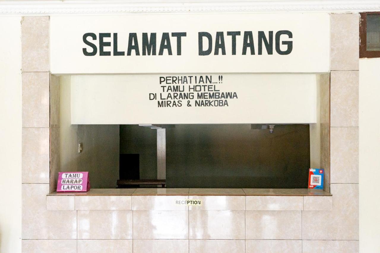 Reddoorz Near Sentani Airport Jayapura Hotell Exteriör bild