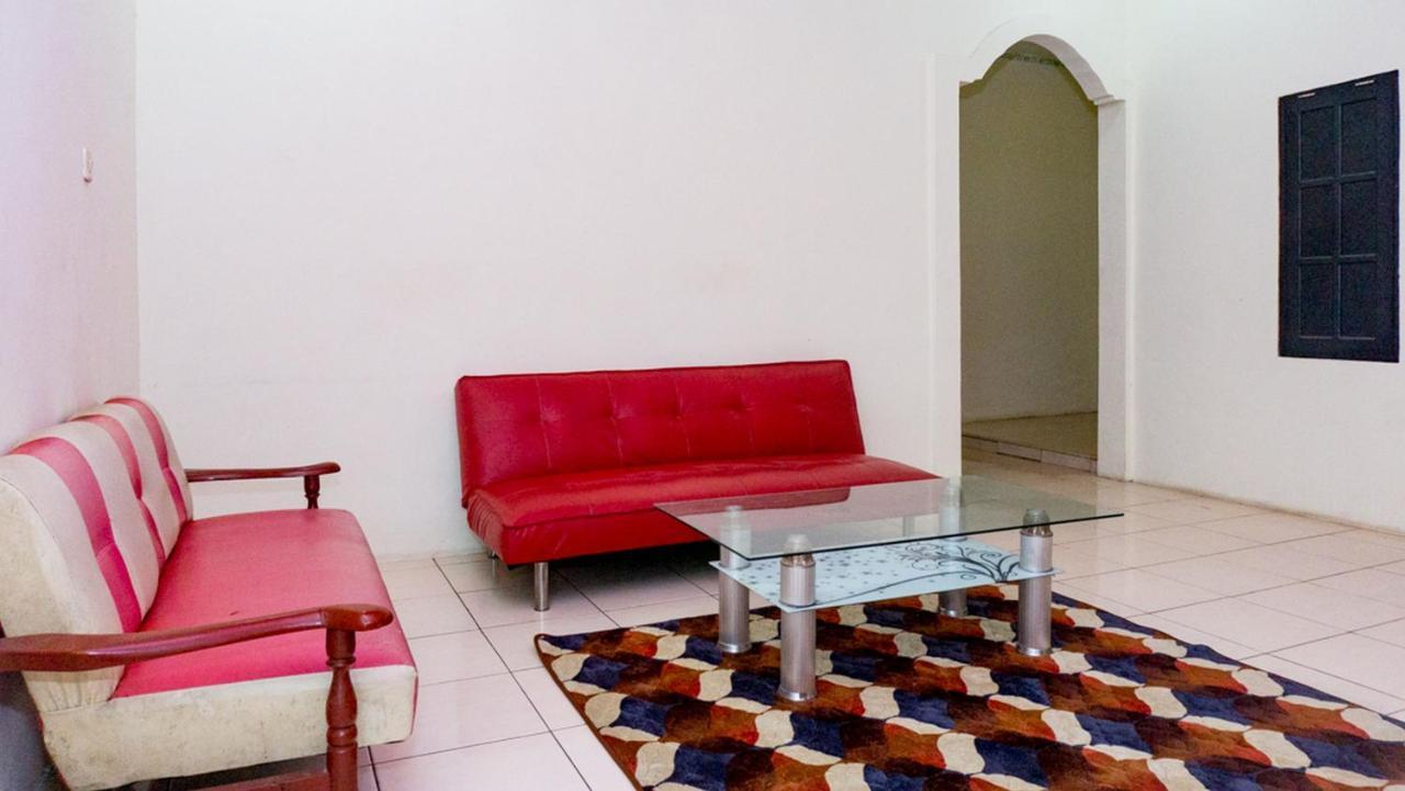 Reddoorz Near Sentani Airport Jayapura Hotell Exteriör bild