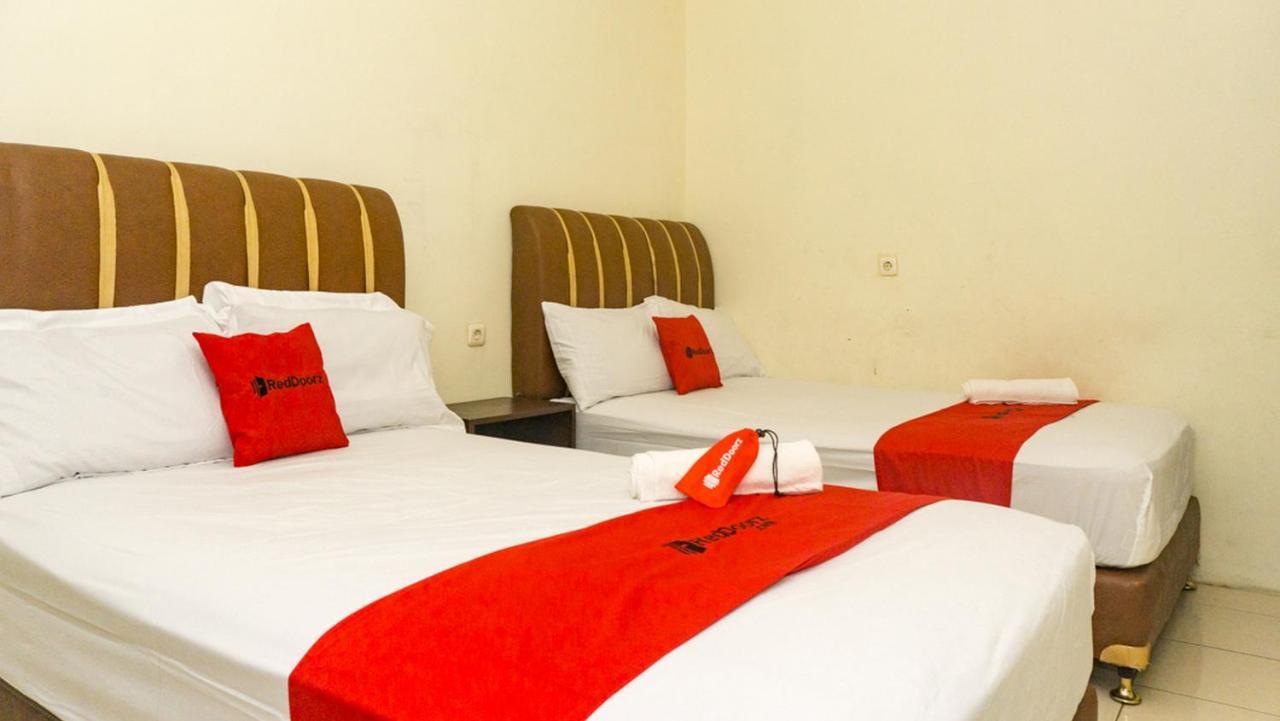 Reddoorz Near Sentani Airport Jayapura Hotell Exteriör bild