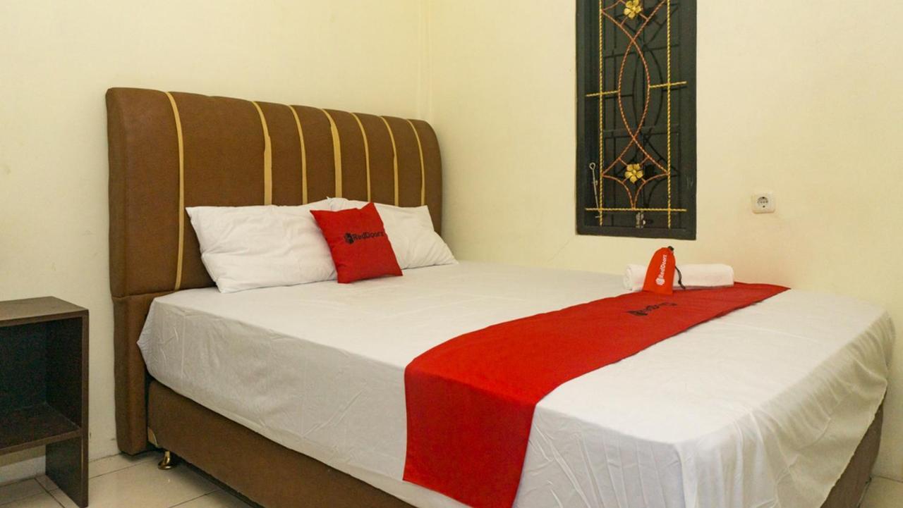 Reddoorz Near Sentani Airport Jayapura Hotell Exteriör bild