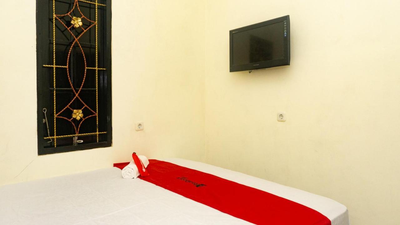 Reddoorz Near Sentani Airport Jayapura Hotell Exteriör bild