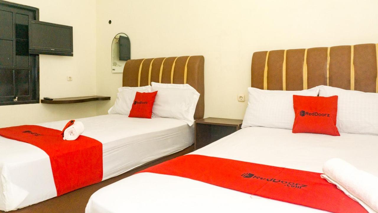 Reddoorz Near Sentani Airport Jayapura Hotell Exteriör bild