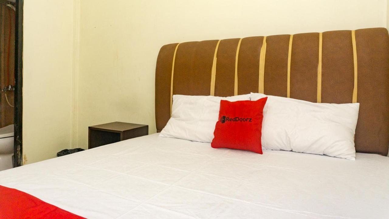 Reddoorz Near Sentani Airport Jayapura Hotell Exteriör bild