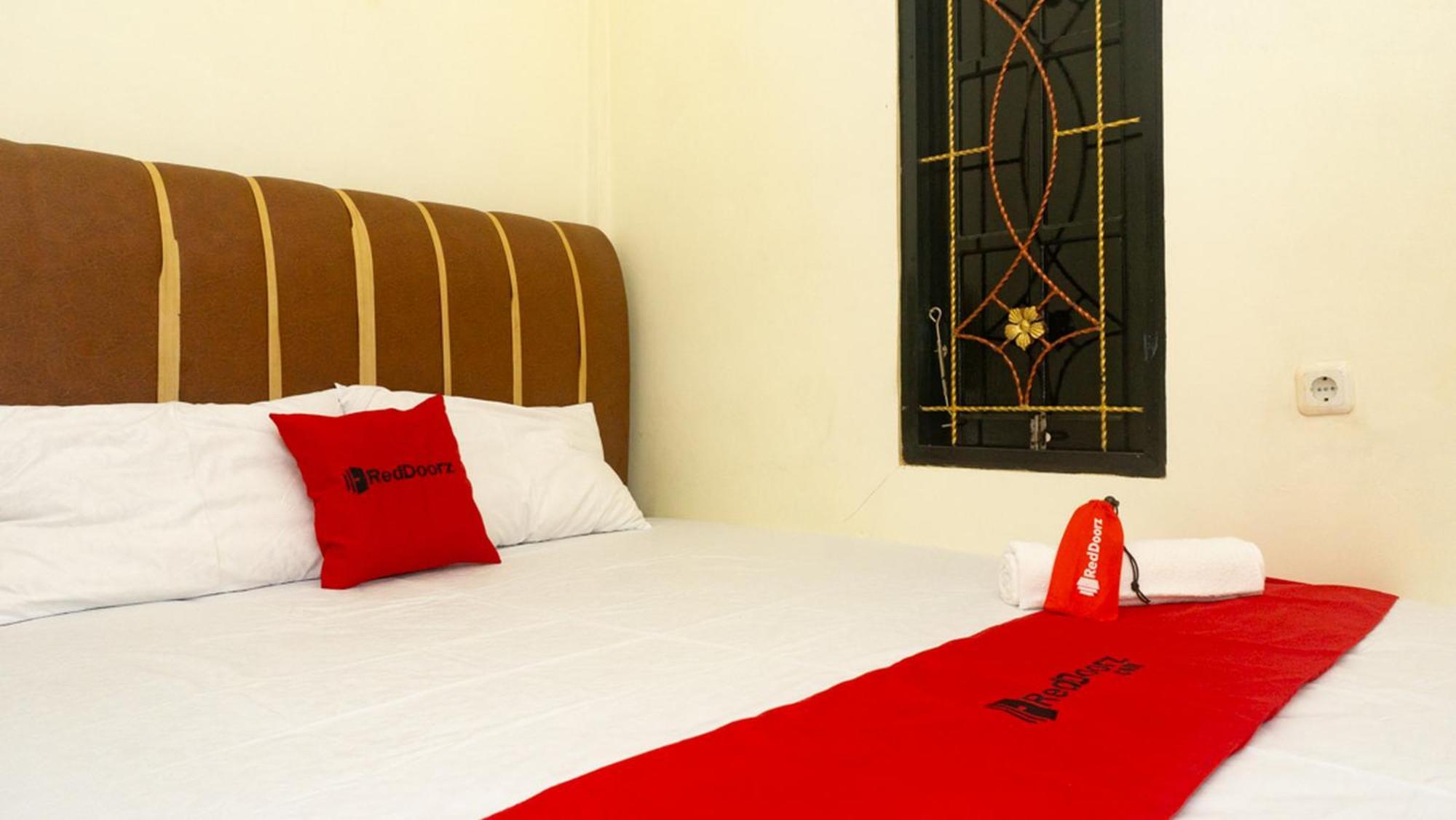 Reddoorz Near Sentani Airport Jayapura Hotell Exteriör bild