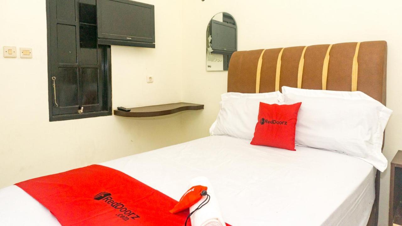 Reddoorz Near Sentani Airport Jayapura Hotell Exteriör bild