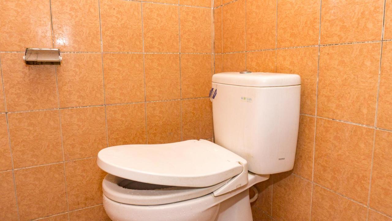Reddoorz Near Sentani Airport Jayapura Hotell Exteriör bild